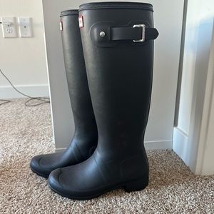Size 5 Like New Black Hunter Tall Boots